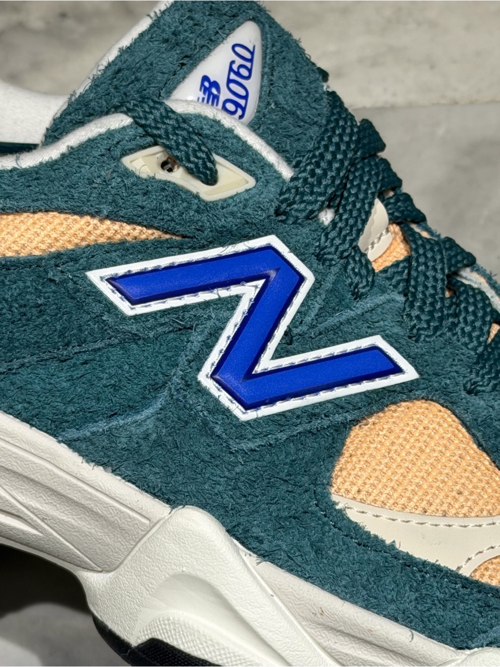 New Balance Teal & Peach Chunky Runner Sneakers 9060 (no box) - Picture 8 of 9